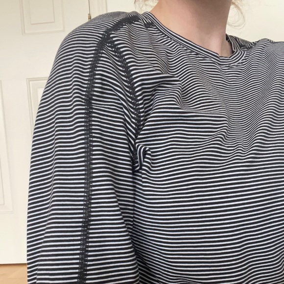 Men’s lululemon top - Picture 2 of 3